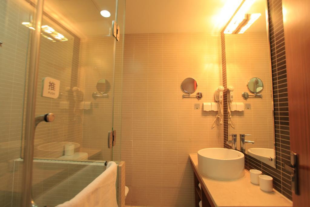 Greentree Inn Shanghai West Huaxia Road Metro Station Express Hotel Экстерьер фото